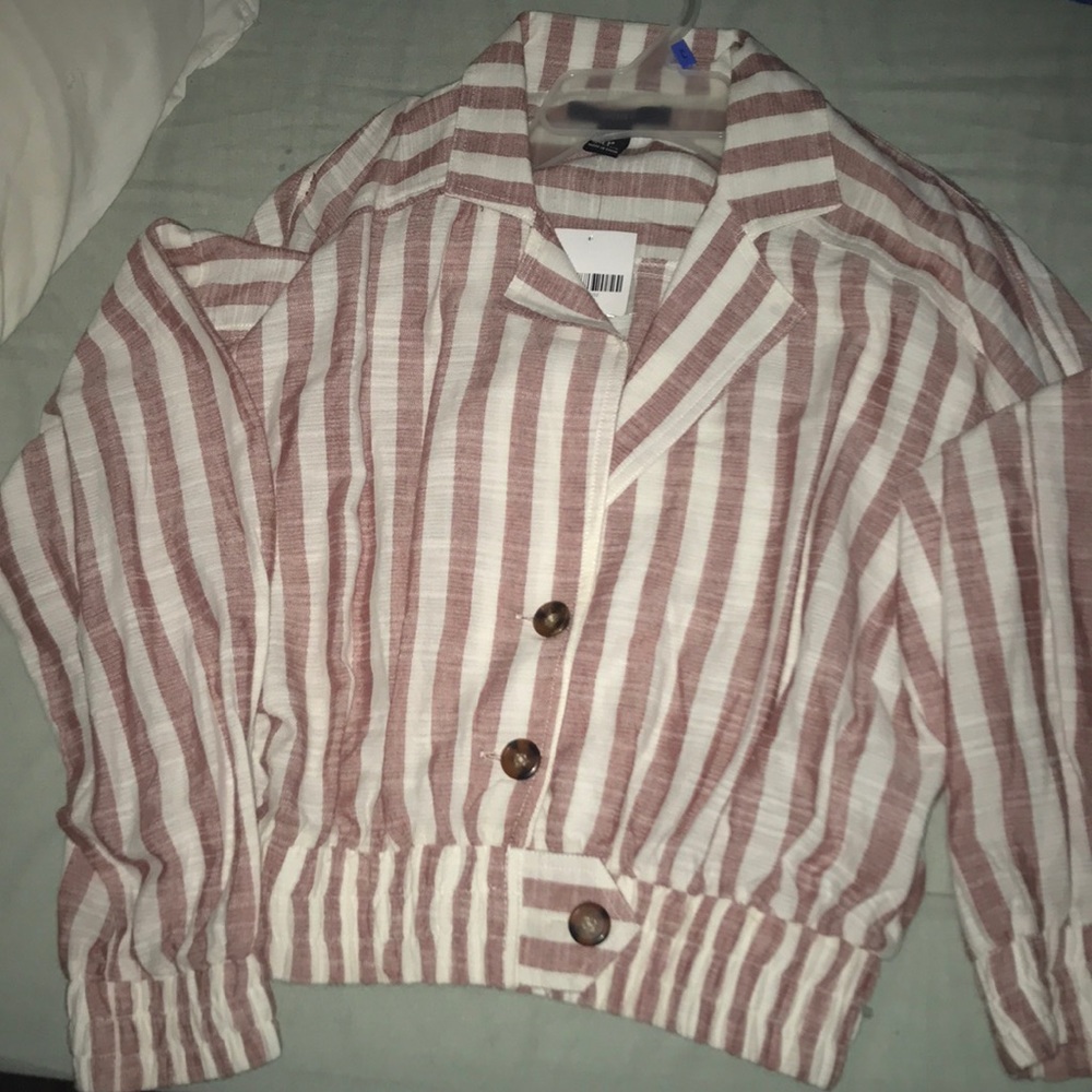 Long sleeves red and white shirt